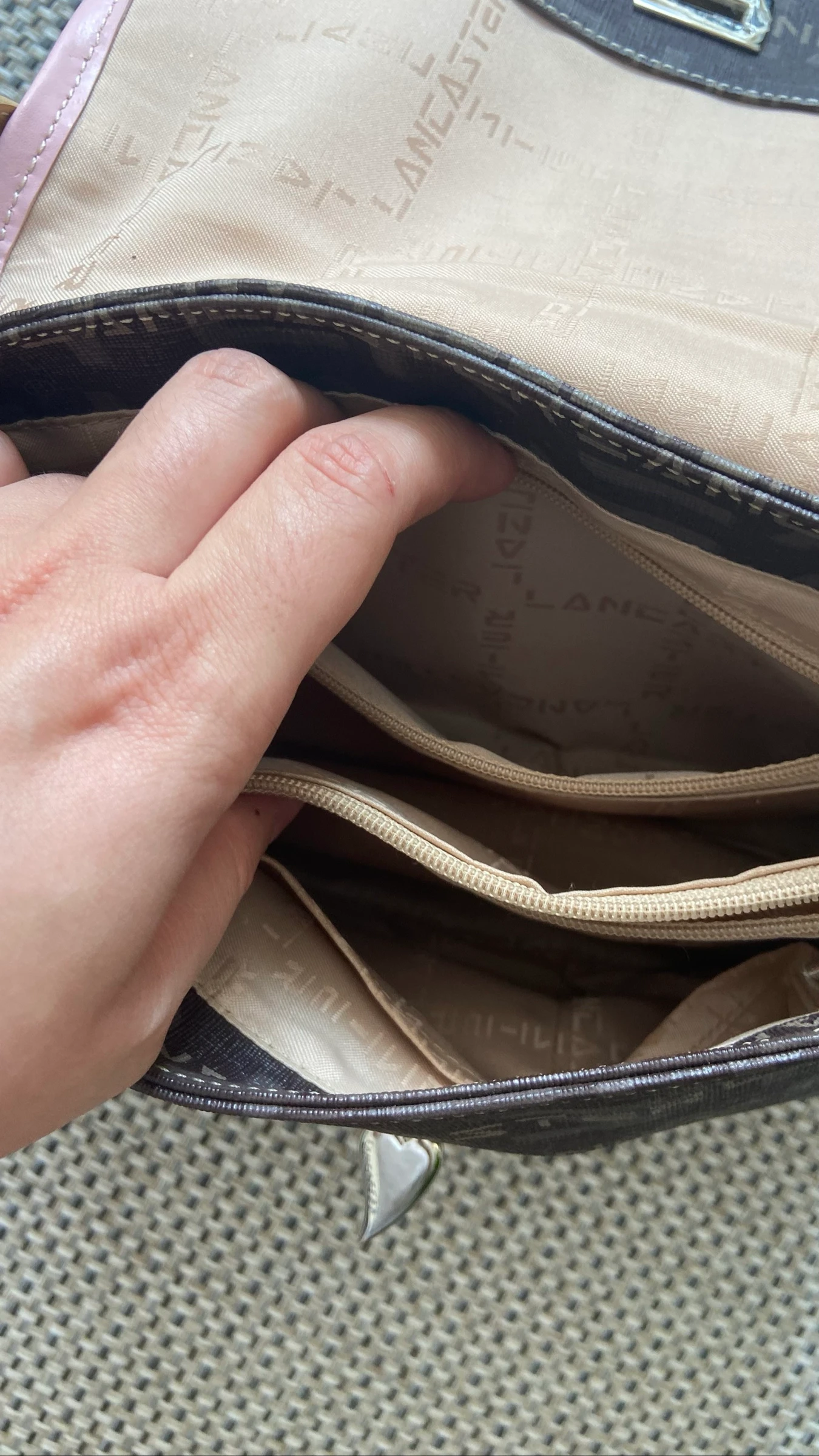 Bolso Lancaster marrón y rosa – photo 10